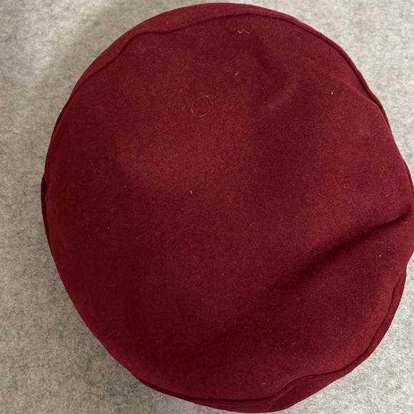 Burgundy Fiddler Cap - Timeless and Trendy - Picture 5 of 6